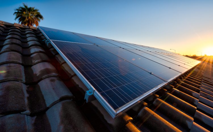  Importação de painéis solares no semestre supera 2020